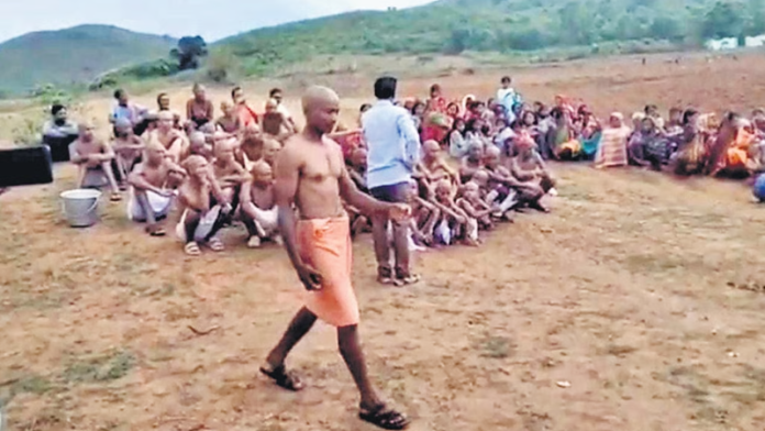 ST परिवार के 40 लोगों की हुई ‘शुद्धि’ क्योंकि उनकी लड़की ने SC लड़के से कर ली शादी, लेकिन घृणा मनु से लेकर BJP-RSS तक फैलाई गई: जानिए वायरल Video का सच