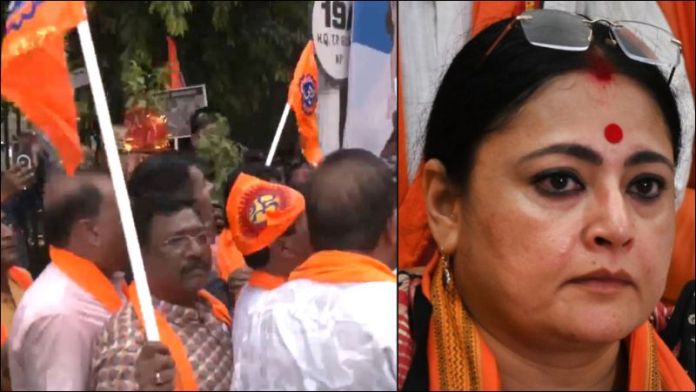 पश्चिम बंगाल में शिव मंदिर पर हमले के खिलाफ BJP ने किया प्रदर्शन, मुस्लिम भीड़ ने किया था हिन्दू-पुलिस पर पथराव: MLA अग्निमित्रा पॉल बोलीं- ममता सरकार जानती थी 2000 जिहादियों के सड़क पर उतरने की बात