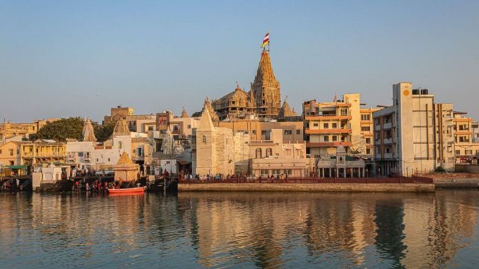 5 मंजिल, 72 खंभे और 78 मीटर ऊँचा शिखर: गुजरात का वो भव्य द्वारकाधीश मंदिर… जिसको कभी महमूद बेगड़ा ने किया था तोड़ने का प्रयास, कभी सुल्तान महमूद ने मचाई थी जमकर लूटपाट