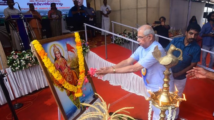 ‘भारत माता’ कैसे हो सकती हैं धार्मिक प्रतीक? : फोटो देख यूनिवर्सिटी प्रोग्राम को कैंसिल करने वाले रजिस्ट्रार से केरल HC ने पूछा सवाल, निलंबित होने पर आदेश के खिलाफ पहुँचा था कोर्ट