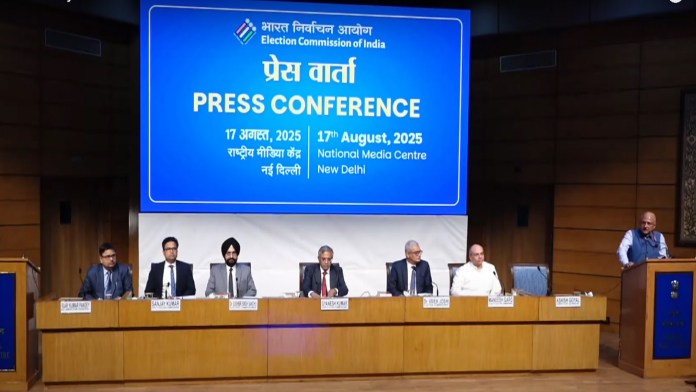 ‘न कोई पक्ष – न विपक्ष, सभी दल और मतदाता बराबर’: चुनाव आयोग ने बिहार SIR पर ‘वोट चोरी’ के आरोप किए खारिज, कहा – मतदाताओं के साथ चट्टान की तरह खड़े