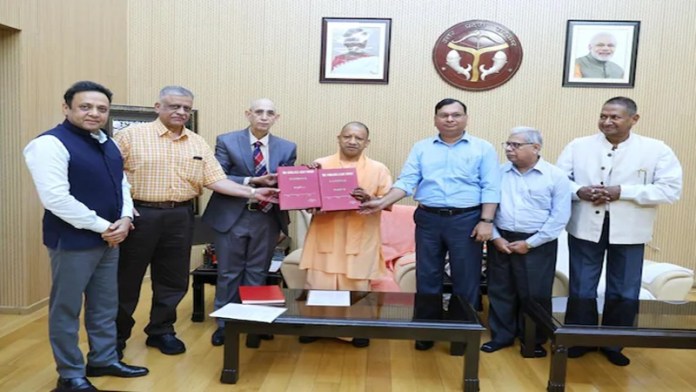 आंतकी संगठनों का अड्डा बना संभल, सिर्फ 15% बचे हिंदू और मस्जिद में मिले हरिहर मंदिर के सबूत: पढ़ें CM योगी को सौंपी गई आयोग की रिपोर्ट की बड़ी बातें