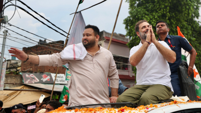 जिस सासाराम से ‘वोट चोरी’ का प्रोपेगेंडा फैलाने निकले राहुल गाँधी, वहीं की जनता ने ‘खानदानी चोर’ बता निकाली हवा: कहा- इनको रोहिंग्या के नाम कटने से हो रहा दर्द