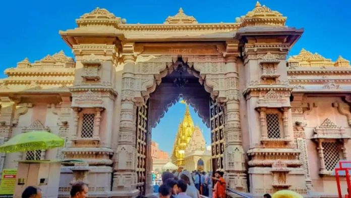 काशी विश्वनाथ मंदिर के पुजारियों को राज्य कर्मचारियों को दर्जा, योगी सरकार ने बढ़ाया 3 गुना वेतन: छुट्टियाँ और प्रमोशन भी मिलेंगे