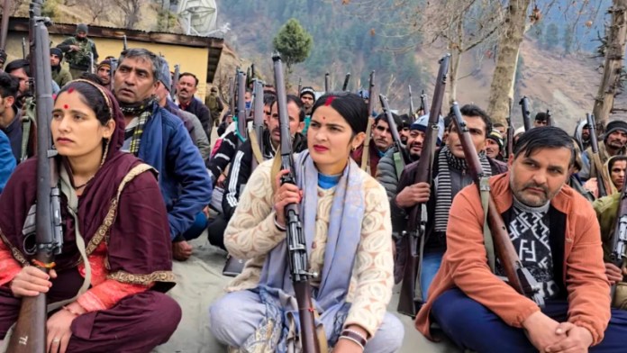 कश्मीर में घुसपैठ के खतरे के बीच सेना ने 150 ग्राम रक्षा गार्डों को दी हथियारों की ट्रेनिंग, महिलाएँ भी शामिल: डोडा के 17 गाँवों से चुने गए स्वयंसेवक